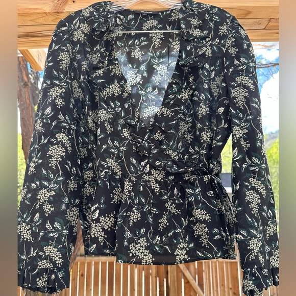 Madewell 100% Silk NWOT Ruffle-Hem Wrap Top in Antique Floral Large - Picture 3 of 16